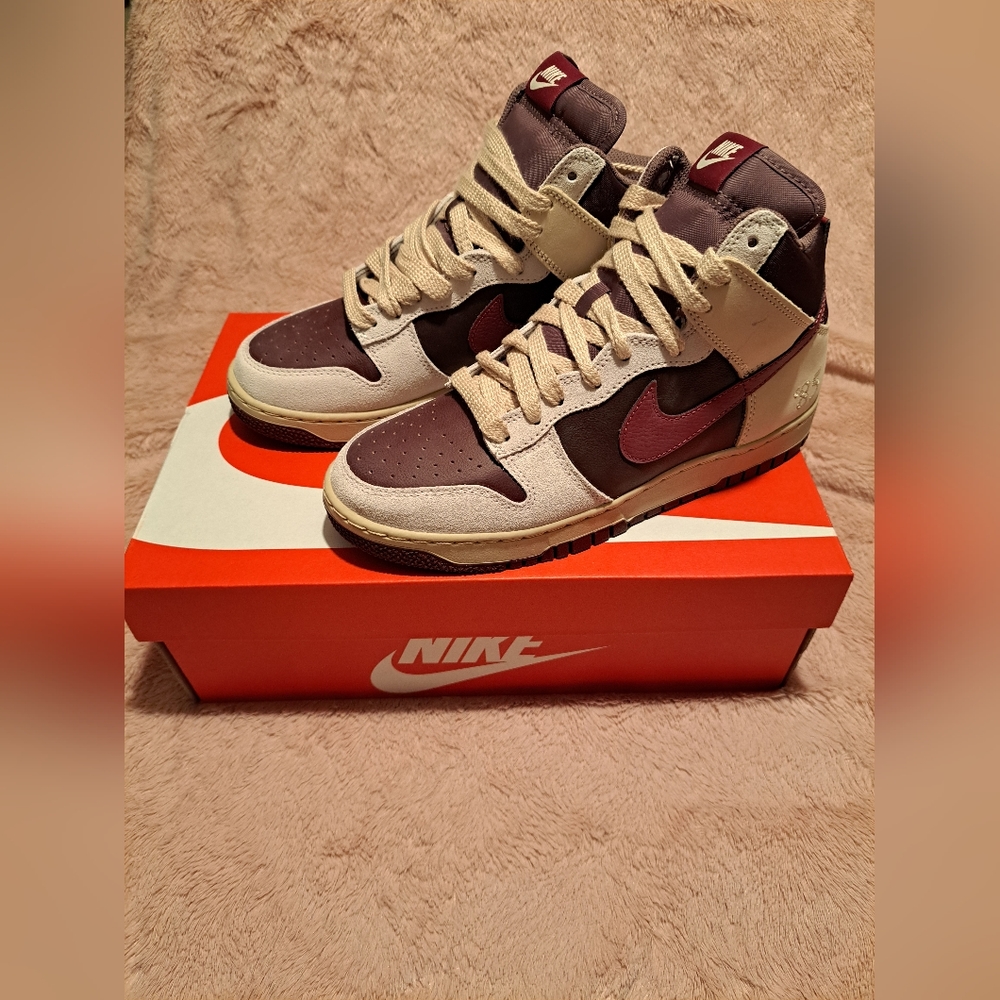 NIKE DUNKS